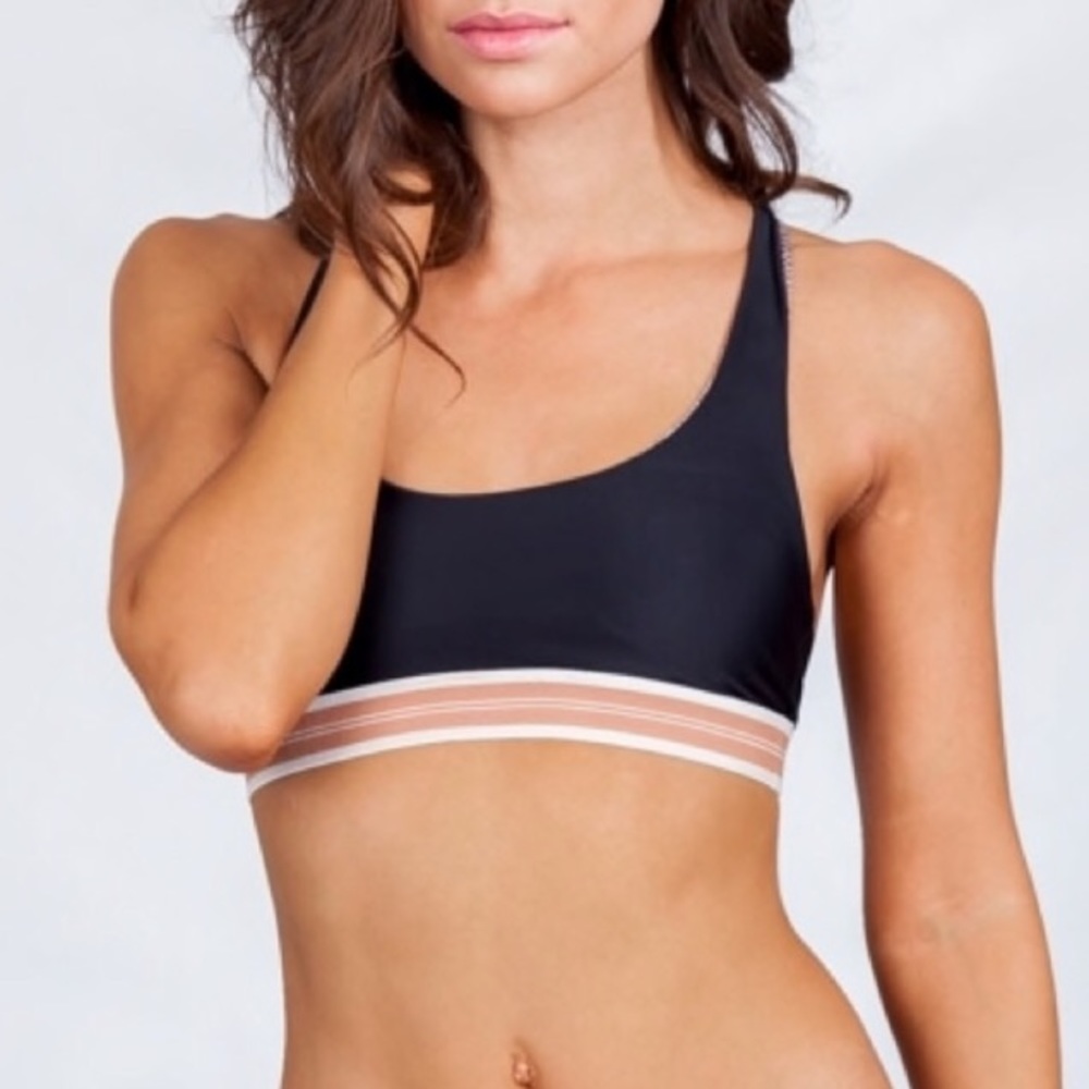 TRADED❤️Acacia black Olympia top